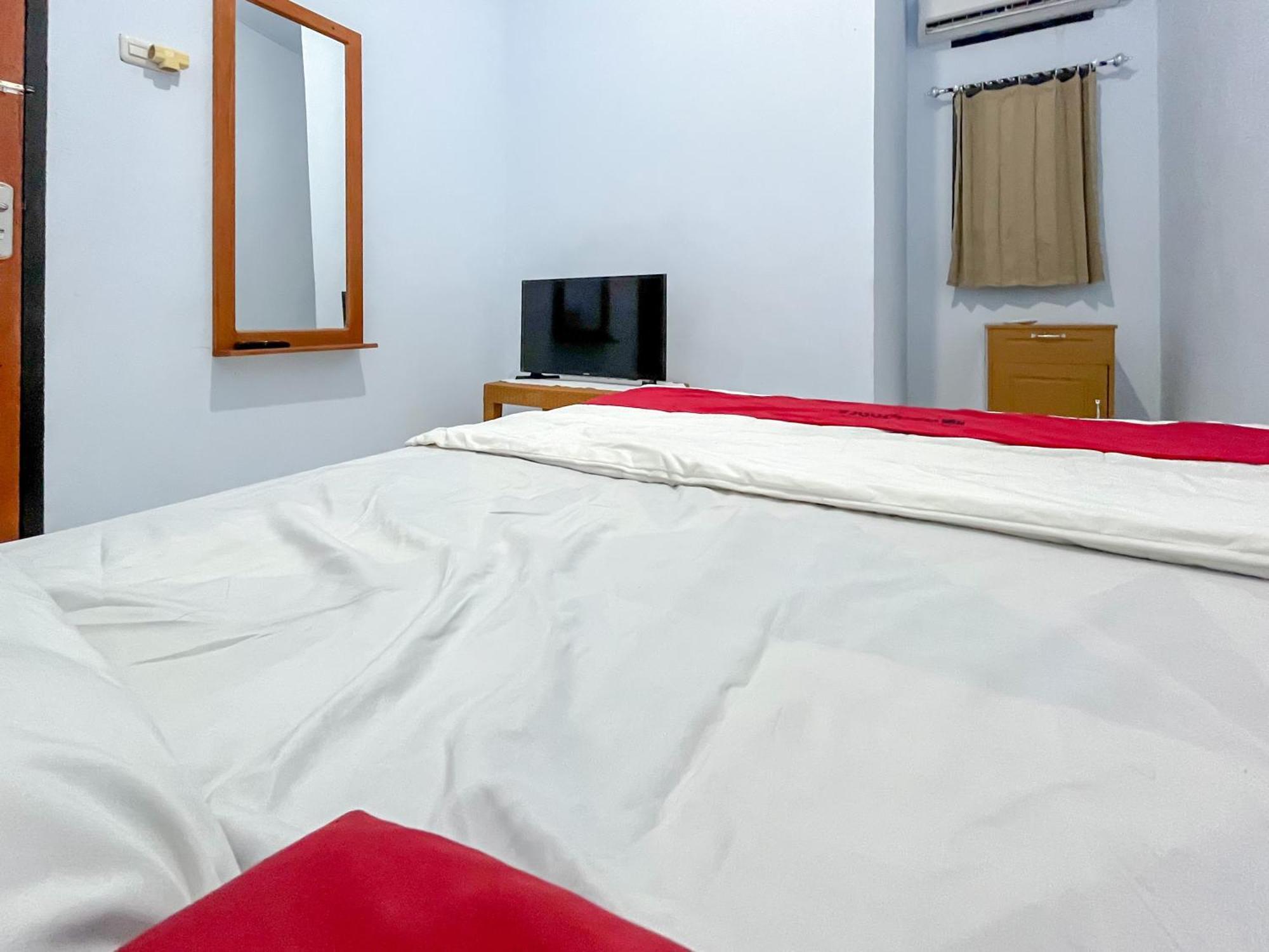 Reddoorz Syariah At Home Ampana Guest House Ampana Kota Exteriör bild