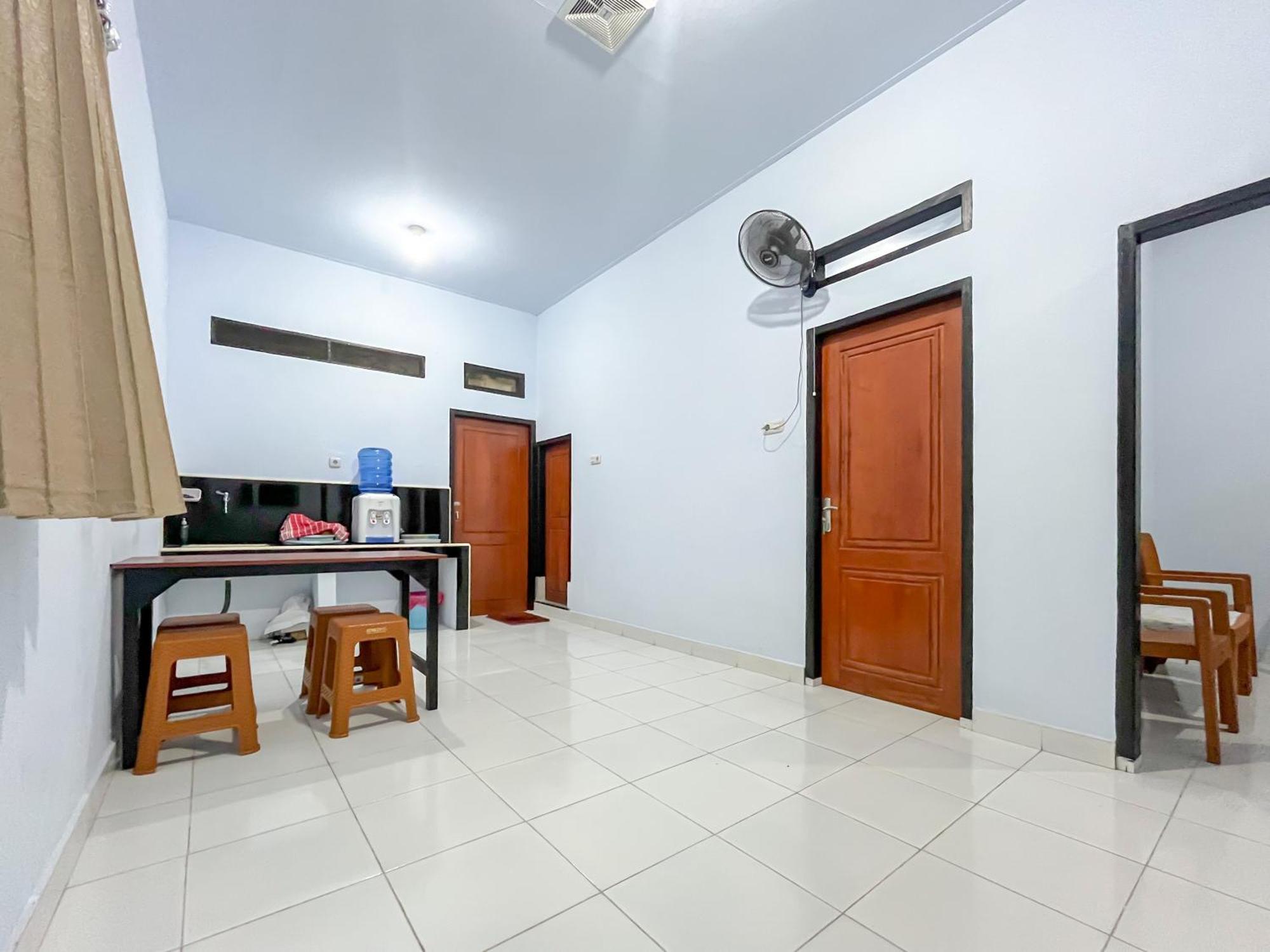 Reddoorz Syariah At Home Ampana Guest House Ampana Kota Exteriör bild