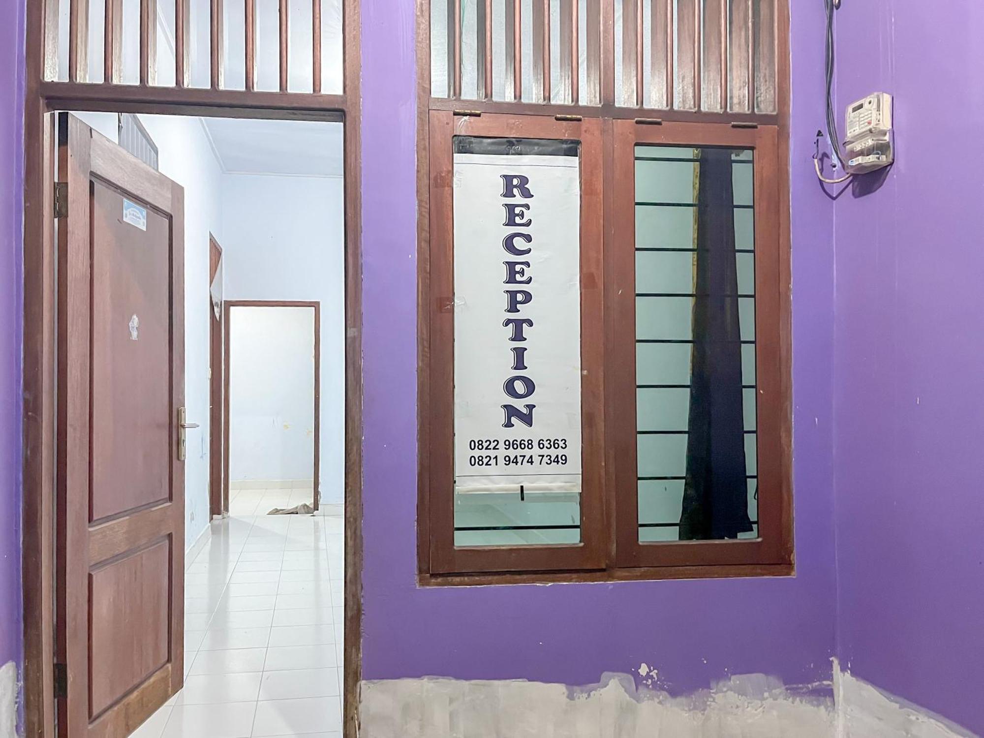 Reddoorz Syariah At Home Ampana Guest House Ampana Kota Exteriör bild