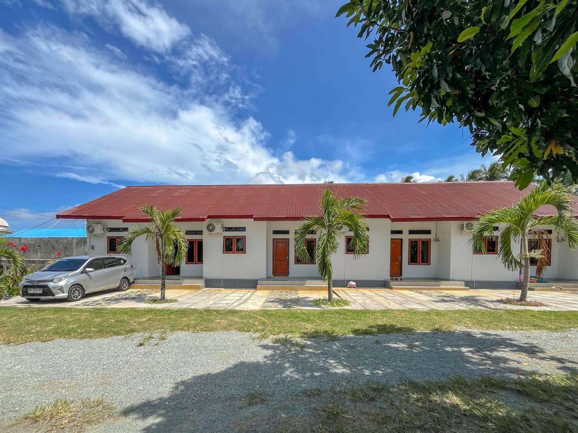 Reddoorz Syariah At Home Ampana Guest House Ampana Kota Exteriör bild