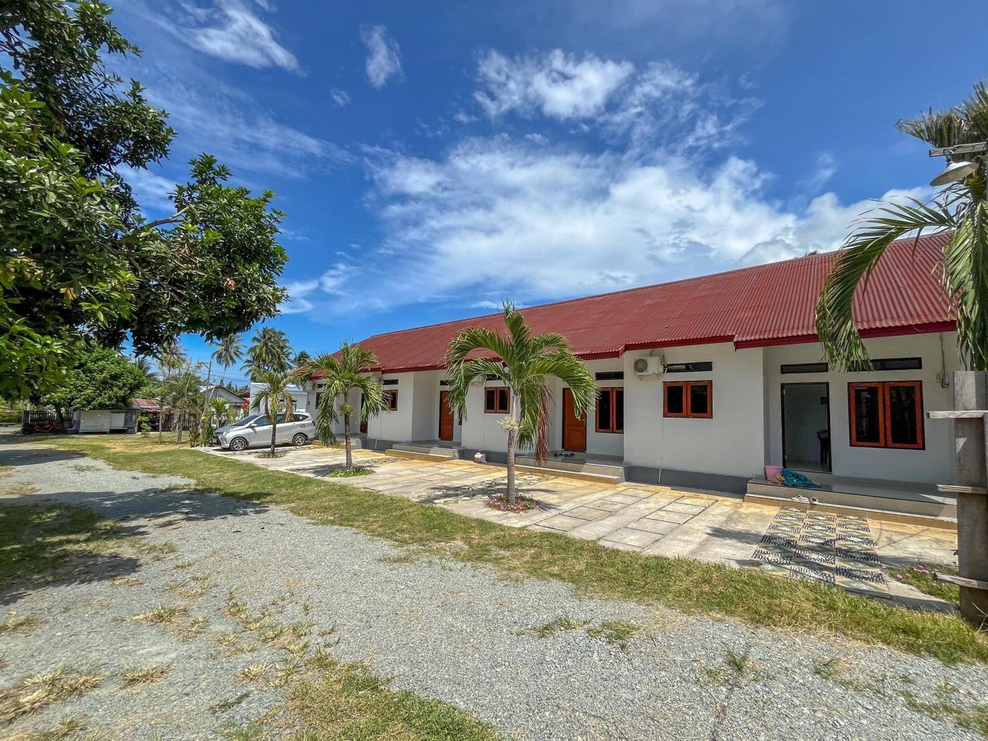 Reddoorz Syariah At Home Ampana Guest House Ampana Kota Exteriör bild